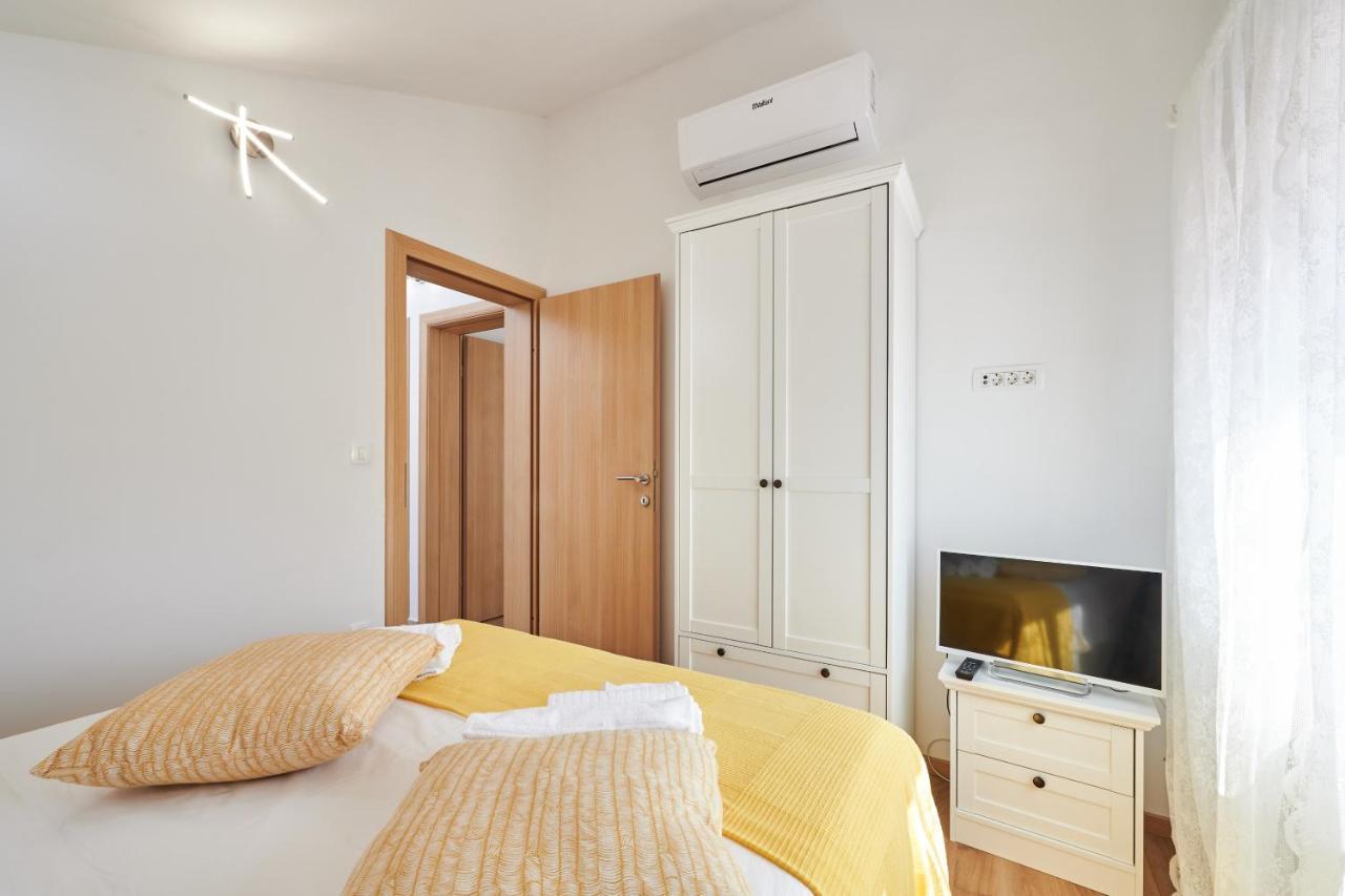Villa Katja Kastela Bagian luar foto