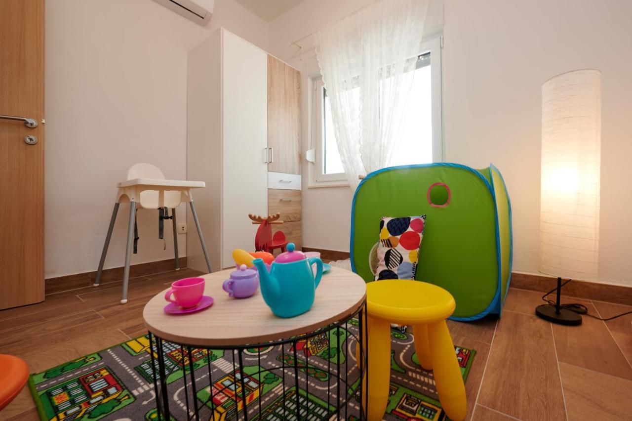 Villa Katja Kastela Bagian luar foto