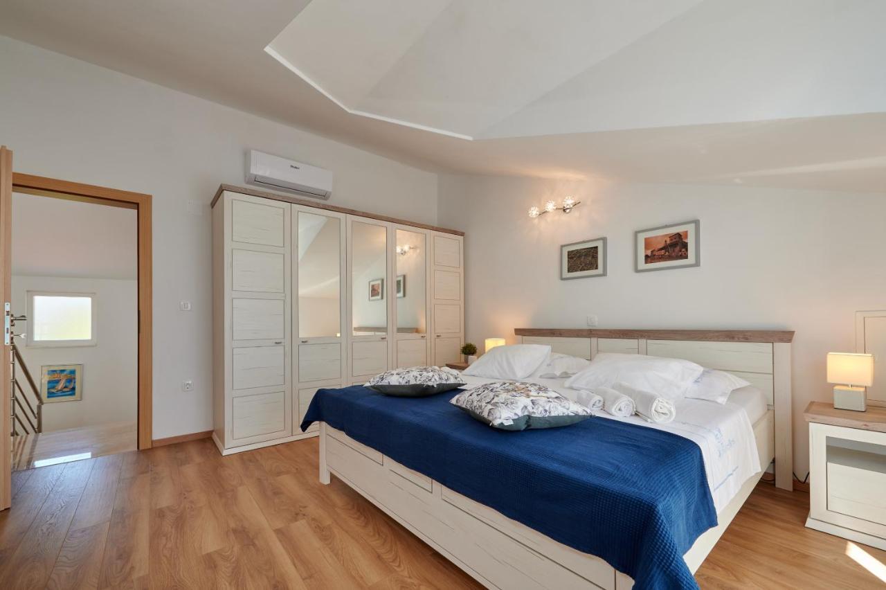 Villa Katja Kastela Bagian luar foto