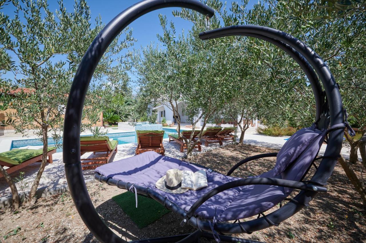 Villa Katja Kastela Bagian luar foto