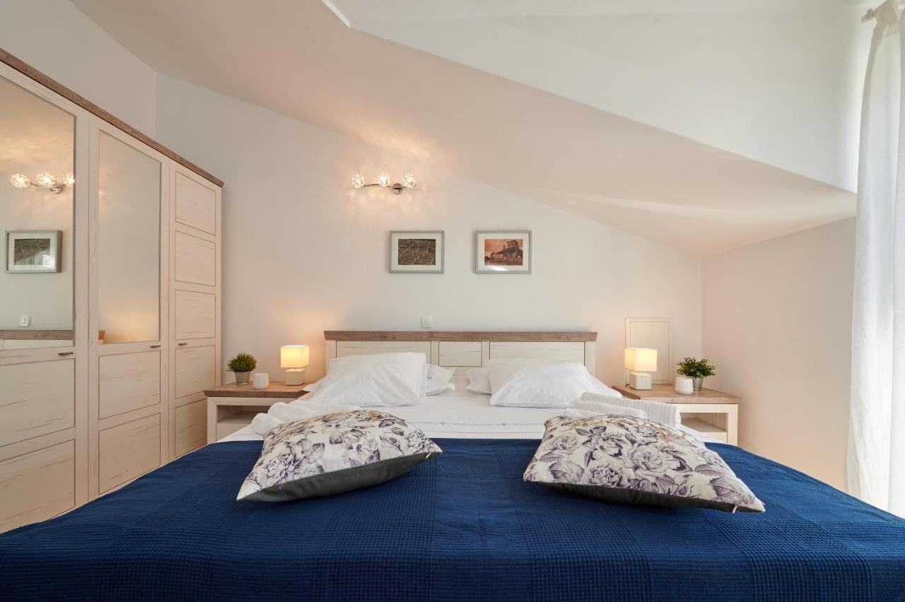Villa Katja Kastela Bagian luar foto