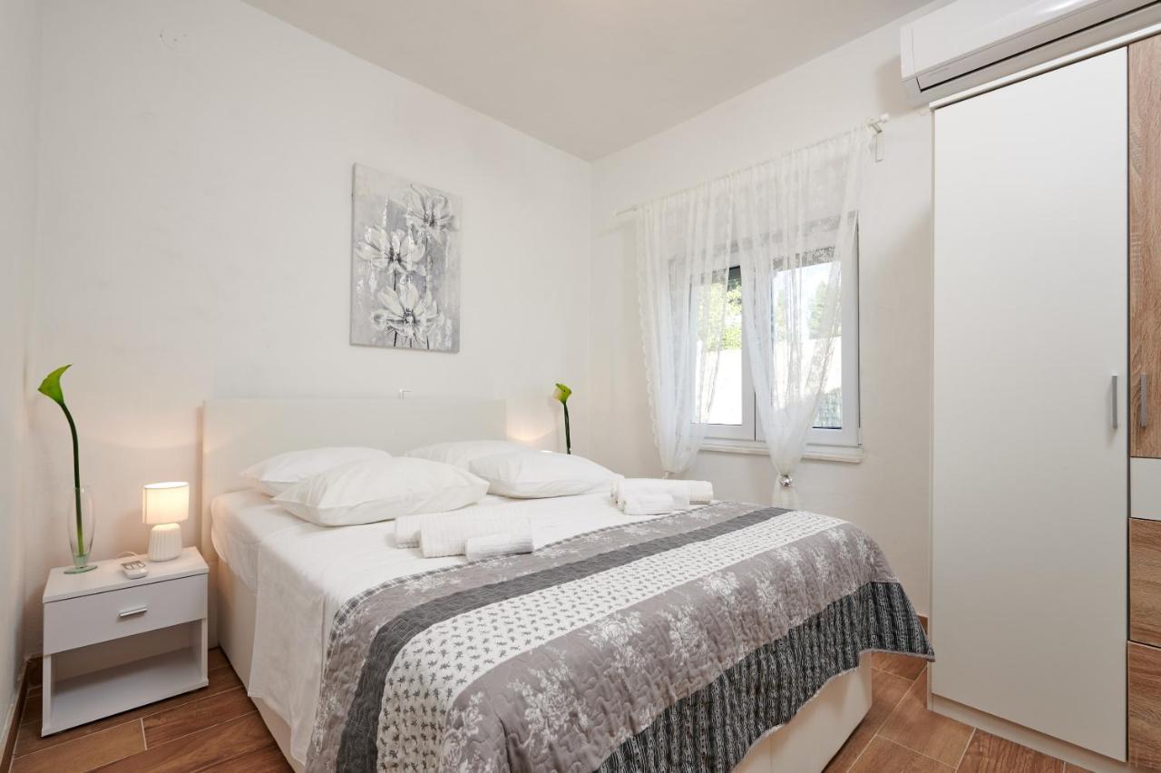 Villa Katja Kastela Bagian luar foto